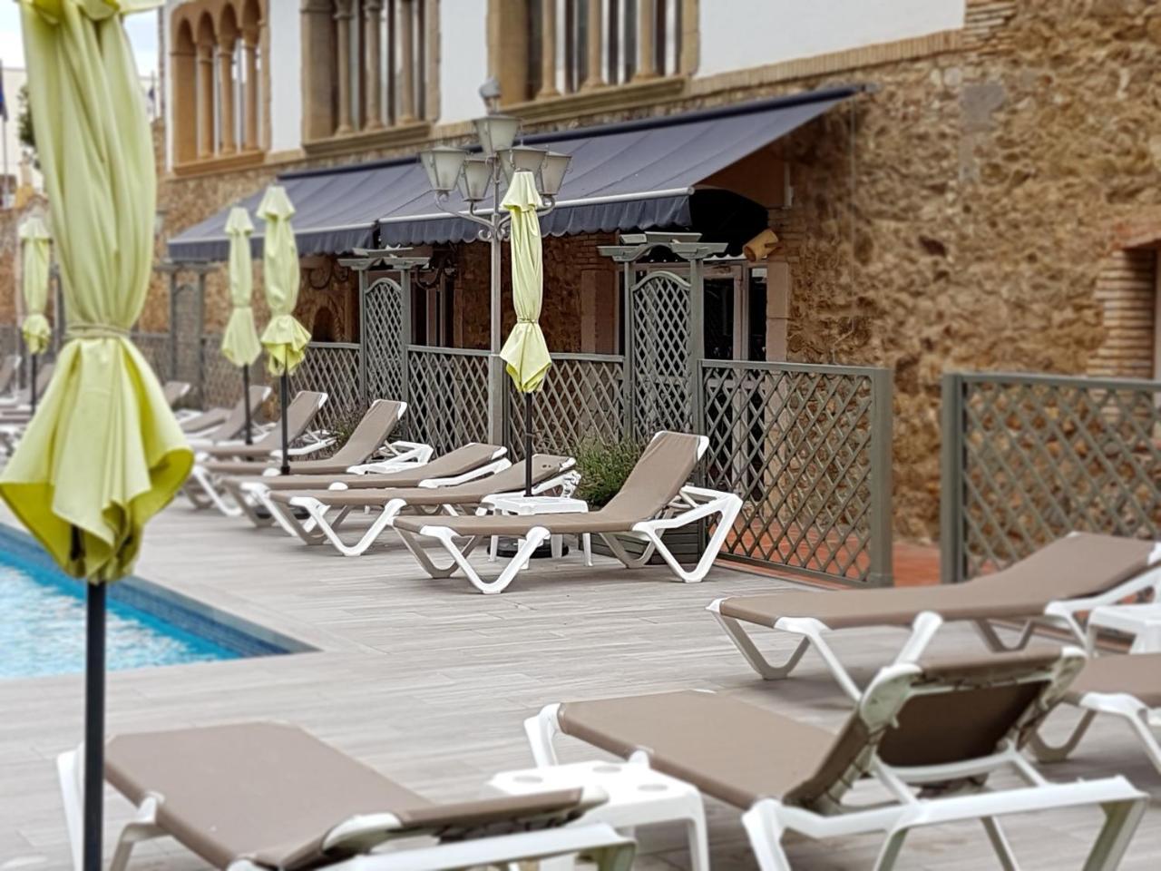 Hotel Castell Blanc Empuriabrava Exterior foto